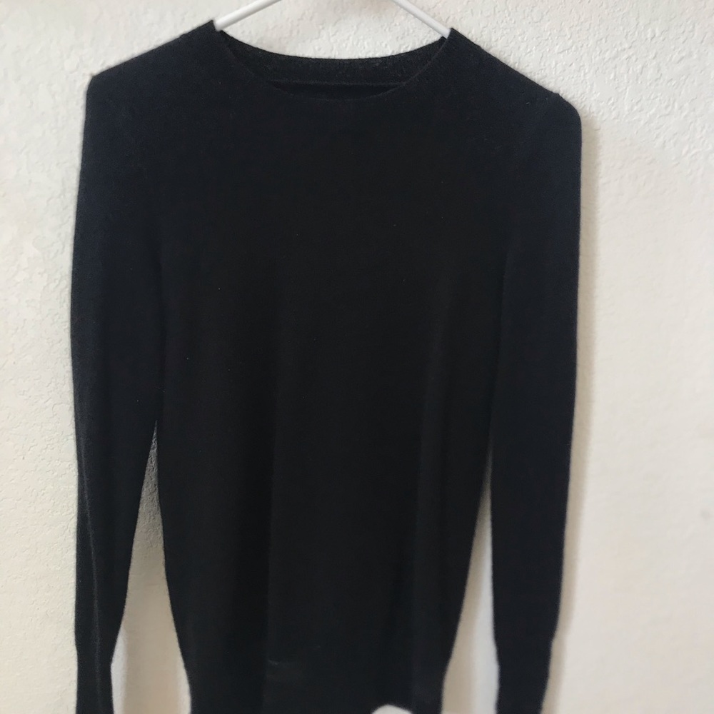 BLOOMINGDALES CASHMERE SWEATER